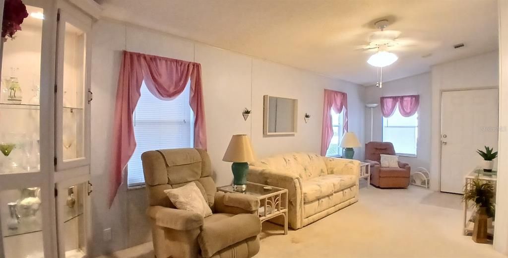 For Sale: $129,500 (2 beds, 2 baths, 960 Square Feet)