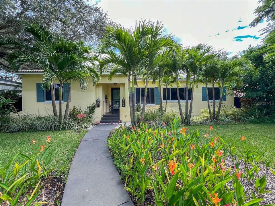 Recently Sold: $400,000 (2 beds, 1 baths, 1017 Square Feet)