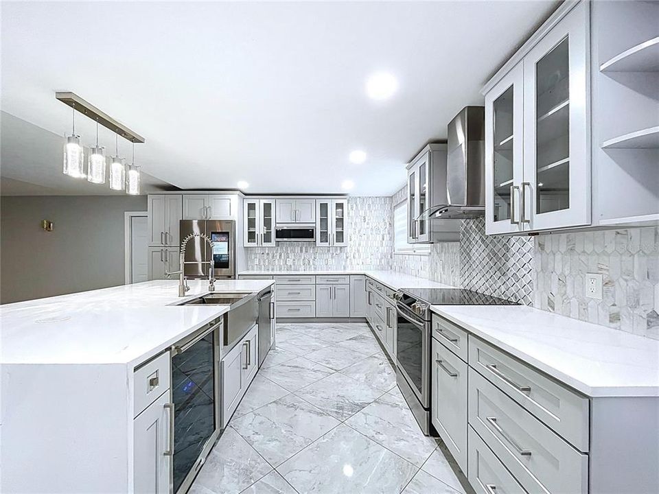 Под контрактом: $750,000 (5 спален, 2 ванн, 2841 Квадратных фут)