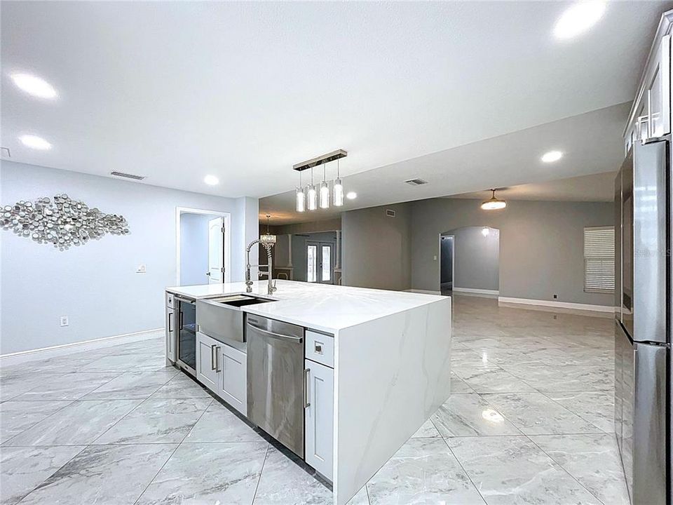 Под контрактом: $750,000 (5 спален, 2 ванн, 2841 Квадратных фут)