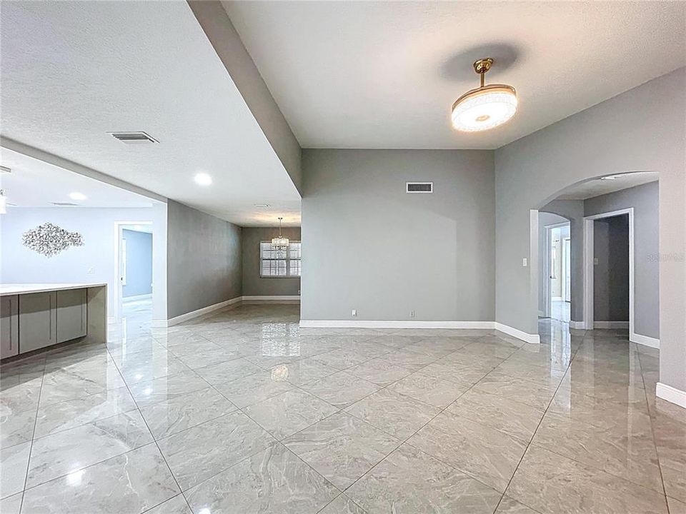 Под контрактом: $750,000 (5 спален, 2 ванн, 2841 Квадратных фут)