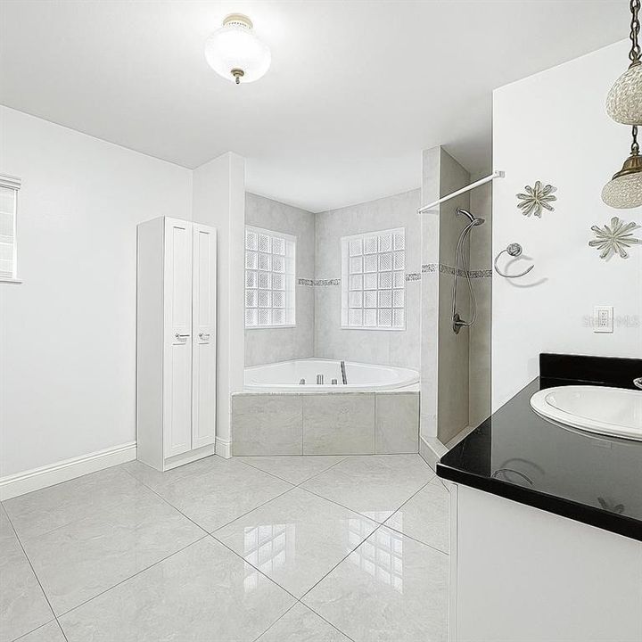 Под контрактом: $750,000 (5 спален, 2 ванн, 2841 Квадратных фут)