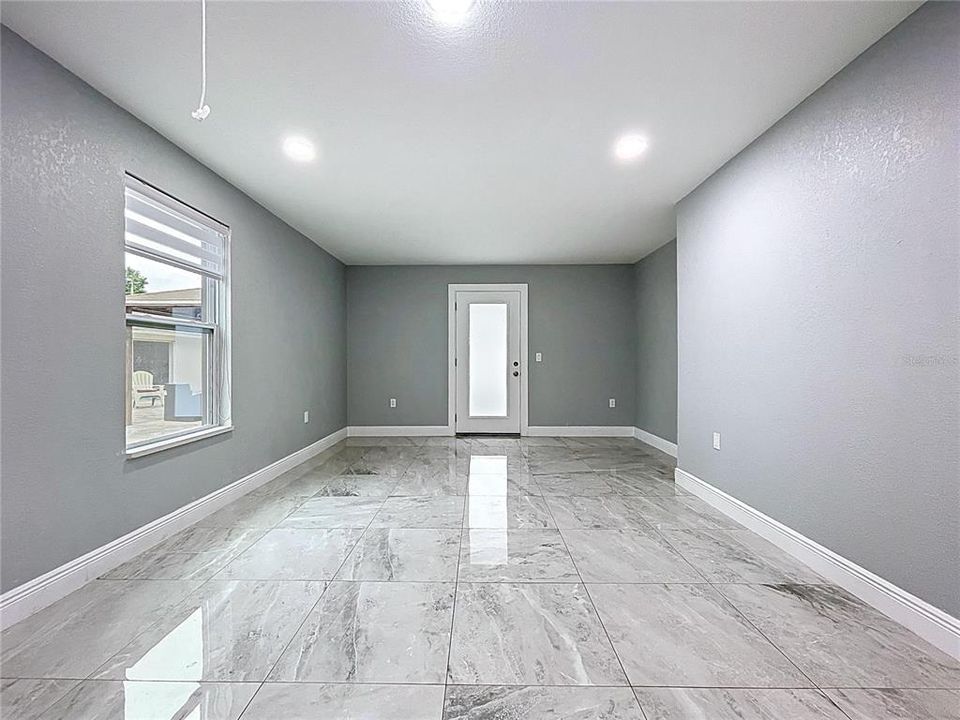 Под контрактом: $750,000 (5 спален, 2 ванн, 2841 Квадратных фут)