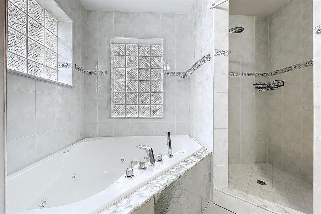 Под контрактом: $750,000 (5 спален, 2 ванн, 2841 Квадратных фут)