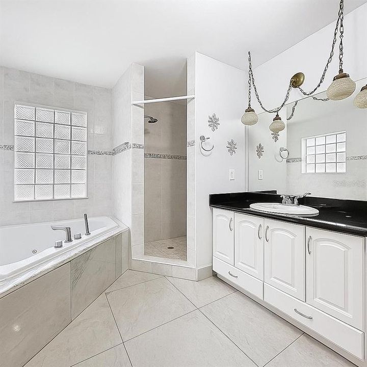 Под контрактом: $750,000 (5 спален, 2 ванн, 2841 Квадратных фут)