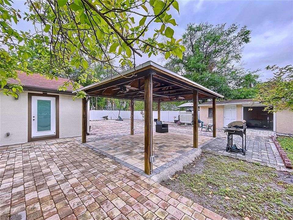 Под контрактом: $750,000 (5 спален, 2 ванн, 2841 Квадратных фут)