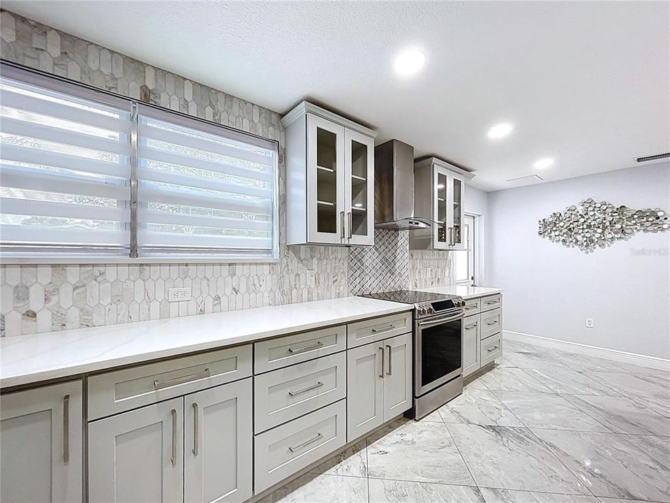 Под контрактом: $750,000 (5 спален, 2 ванн, 2841 Квадратных фут)