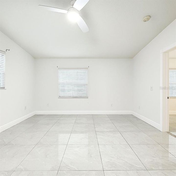 Под контрактом: $750,000 (5 спален, 2 ванн, 2841 Квадратных фут)