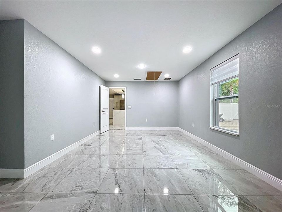 Под контрактом: $750,000 (5 спален, 2 ванн, 2841 Квадратных фут)