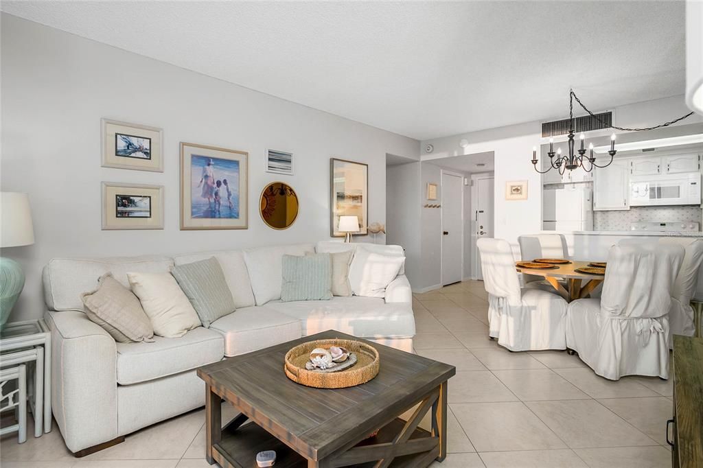 For Sale: $864,000 (2 beds, 2 baths, 876 Square Feet)