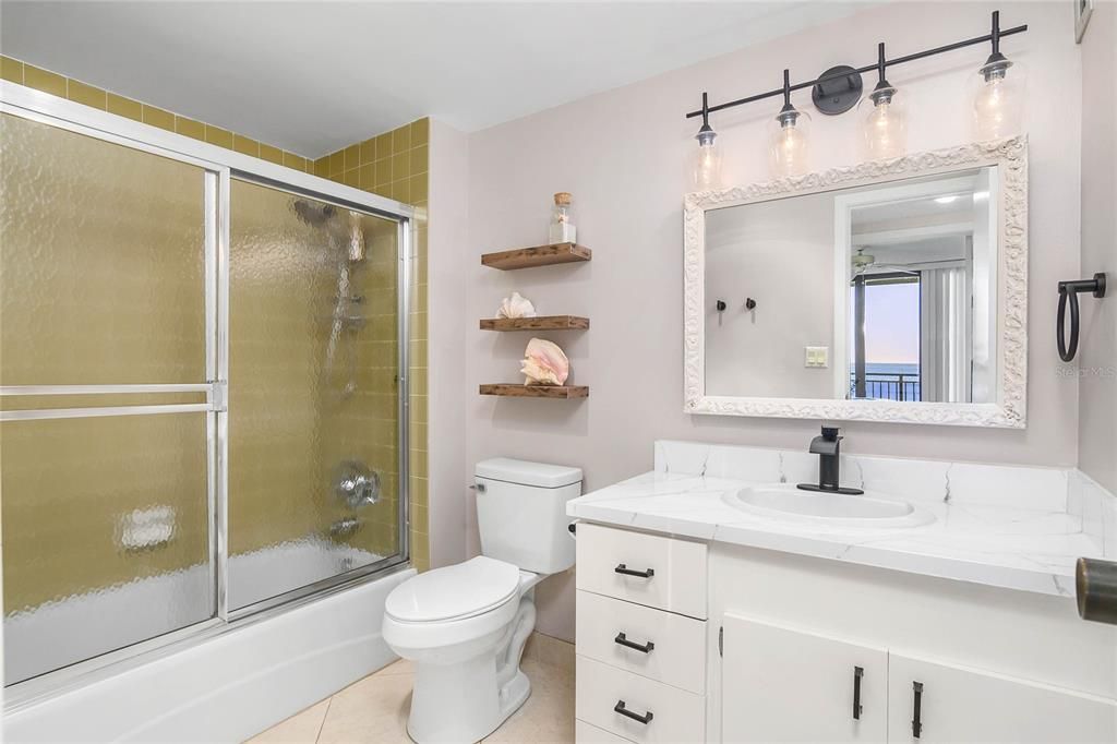 For Sale: $864,000 (2 beds, 2 baths, 876 Square Feet)