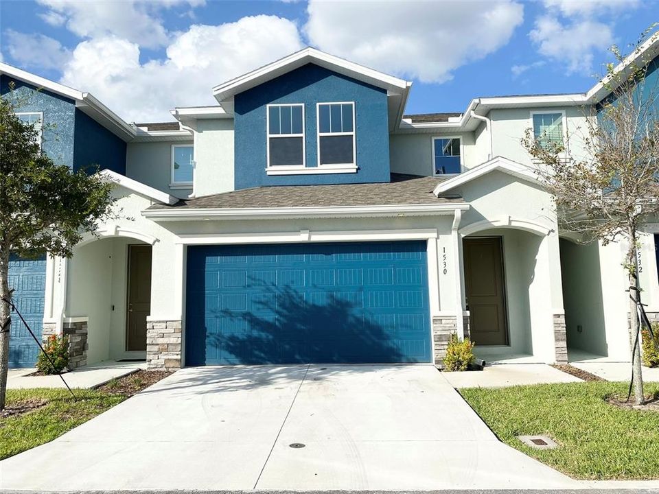 Recently Rented: $3,000 (3 beds, 2 baths, 2262 Square Feet)