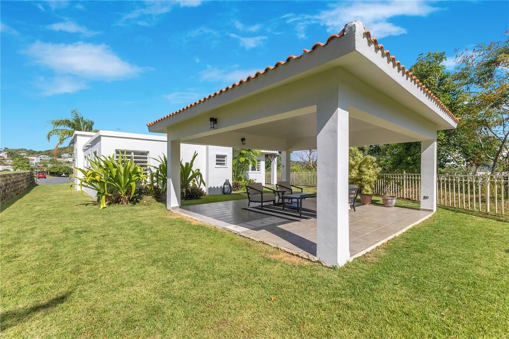 Active With Contract: $675,000 (3 beds, 2 baths, 1700 Square Feet)