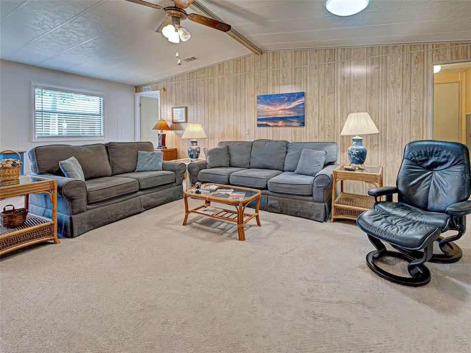 For Sale: $190,000 (3 beds, 2 baths, 1248 Square Feet)