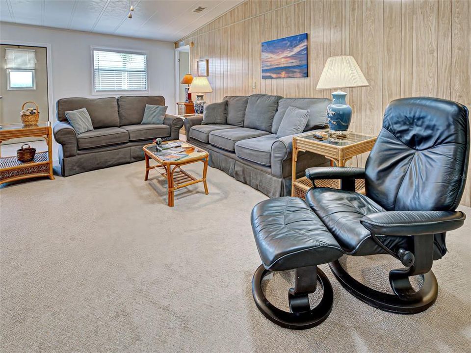 For Sale: $190,000 (3 beds, 2 baths, 1248 Square Feet)