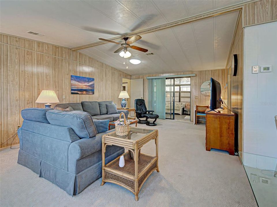 For Sale: $190,000 (3 beds, 2 baths, 1248 Square Feet)