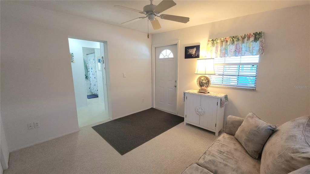Active With Contract: $155,900 (1 beds, 2 baths, 734 Square Feet)