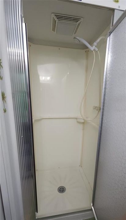 Active With Contract: $155,900 (1 beds, 2 baths, 734 Square Feet)