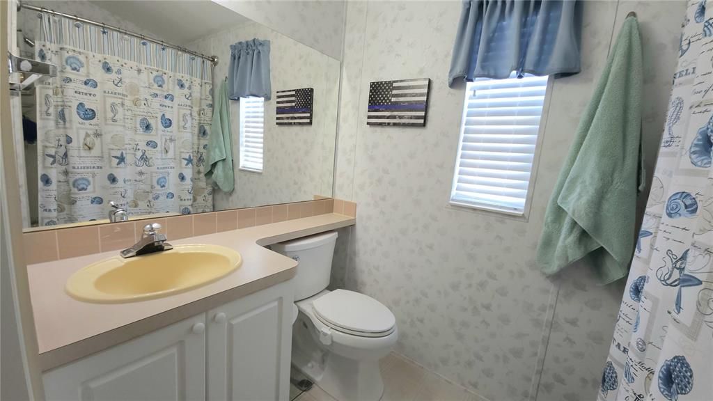 Active With Contract: $155,900 (1 beds, 2 baths, 734 Square Feet)