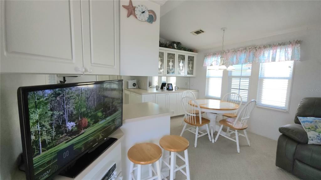 Active With Contract: $155,900 (1 beds, 2 baths, 734 Square Feet)