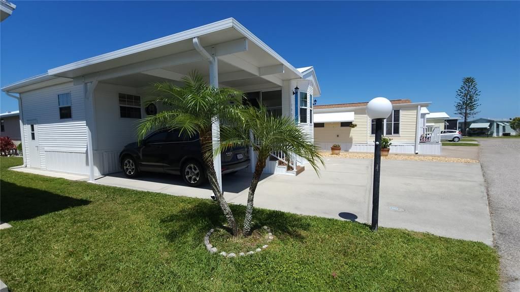 Active With Contract: $155,900 (1 beds, 2 baths, 734 Square Feet)