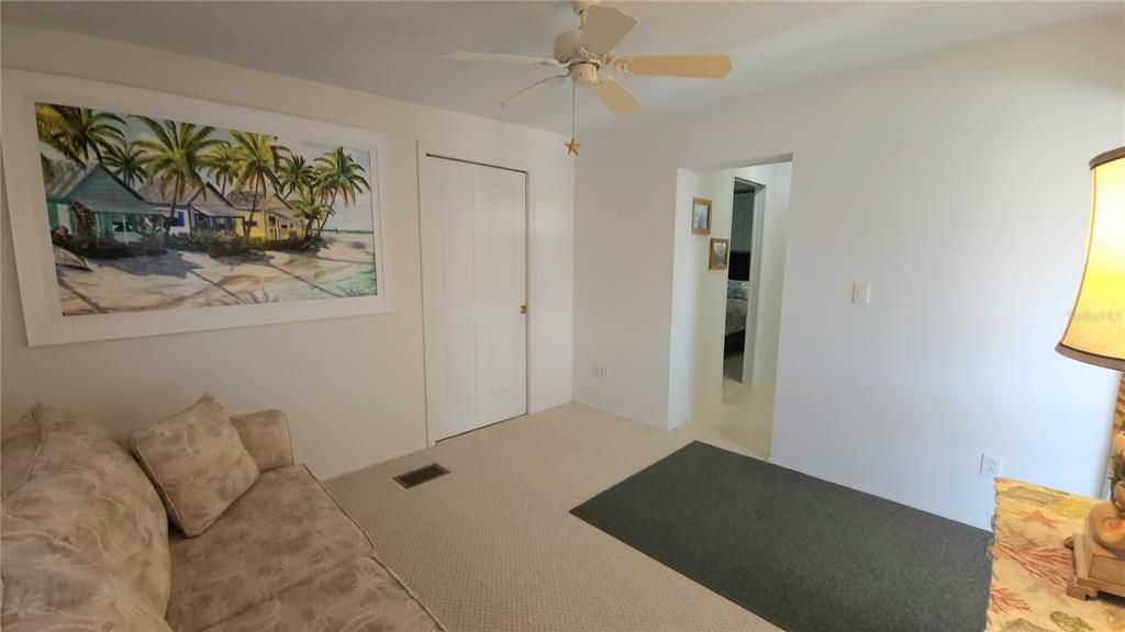 Active With Contract: $155,900 (1 beds, 2 baths, 734 Square Feet)