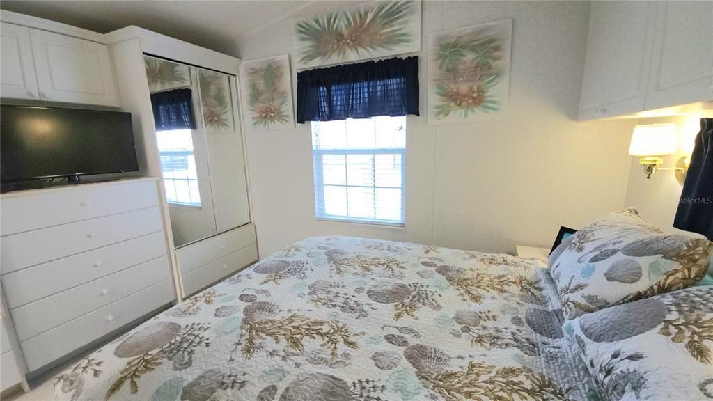 Active With Contract: $155,900 (1 beds, 2 baths, 734 Square Feet)