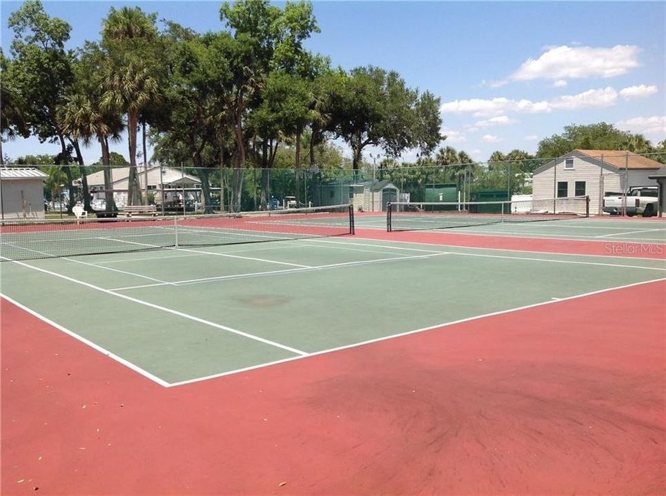 Active With Contract: $155,900 (1 beds, 2 baths, 734 Square Feet)