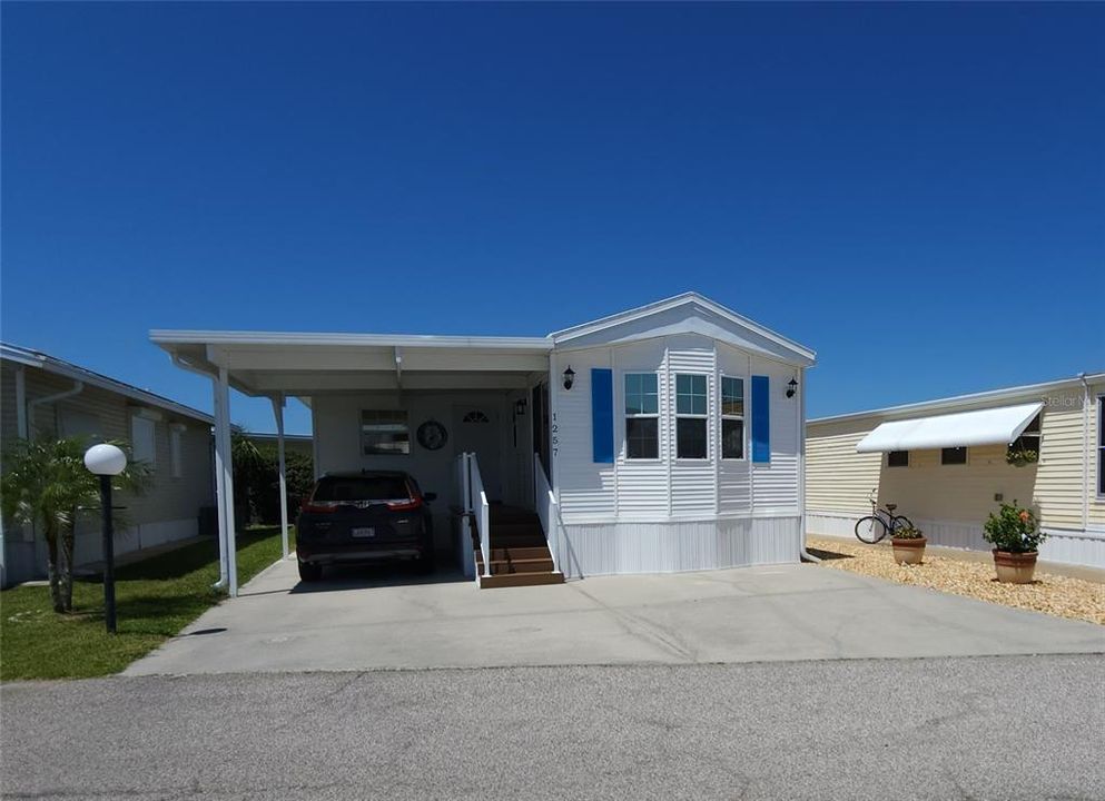 Active With Contract: $155,900 (1 beds, 2 baths, 734 Square Feet)