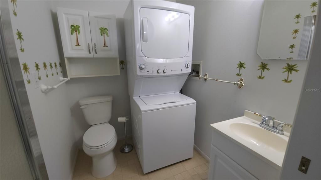 Active With Contract: $155,900 (1 beds, 2 baths, 734 Square Feet)