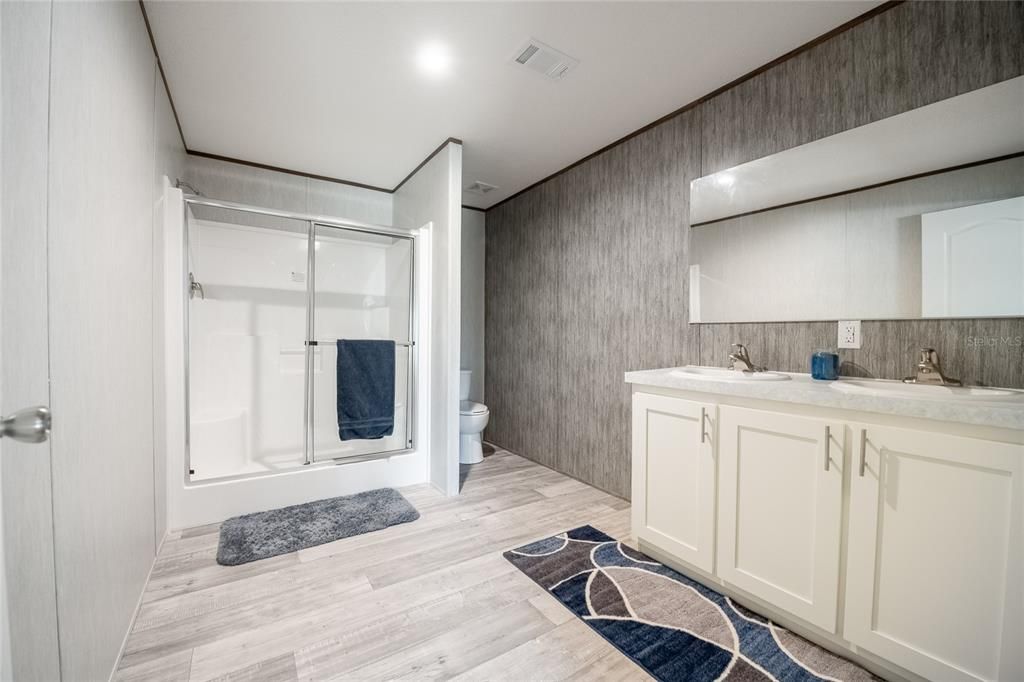 Active With Contract: $259,900 (3 beds, 2 baths, 1456 Square Feet)