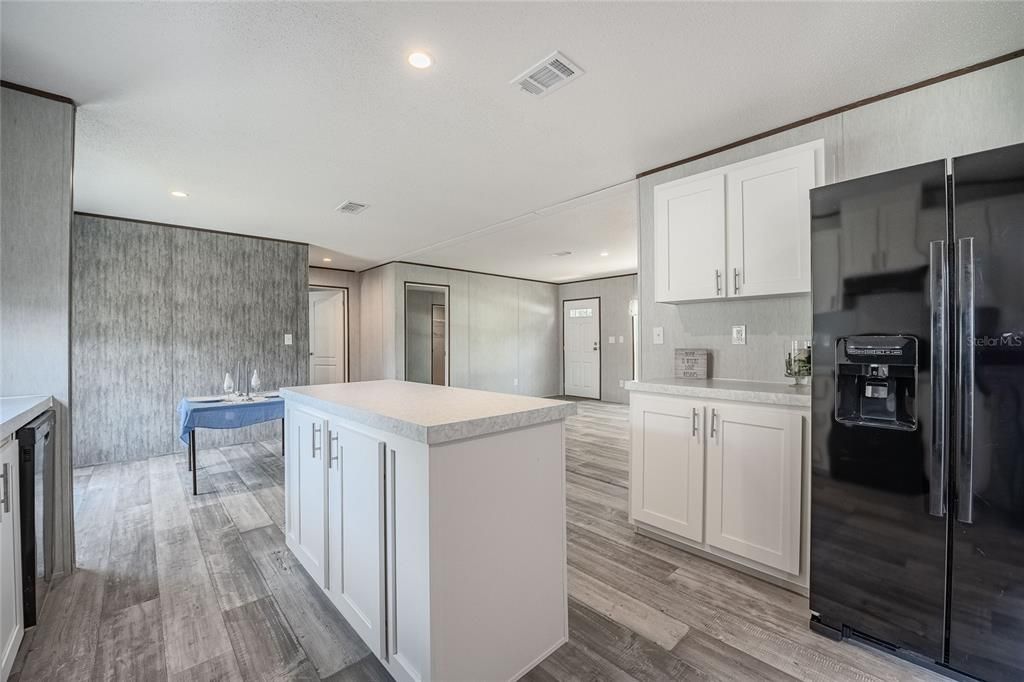 Active With Contract: $259,900 (3 beds, 2 baths, 1456 Square Feet)