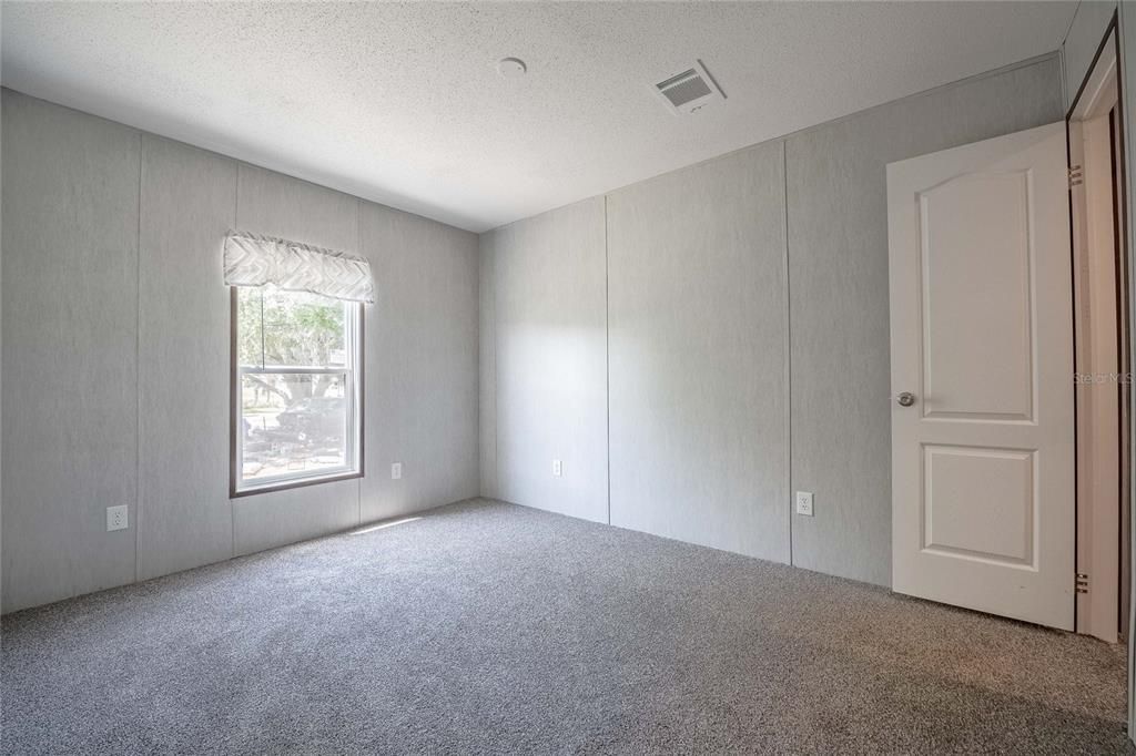 Active With Contract: $259,900 (3 beds, 2 baths, 1456 Square Feet)