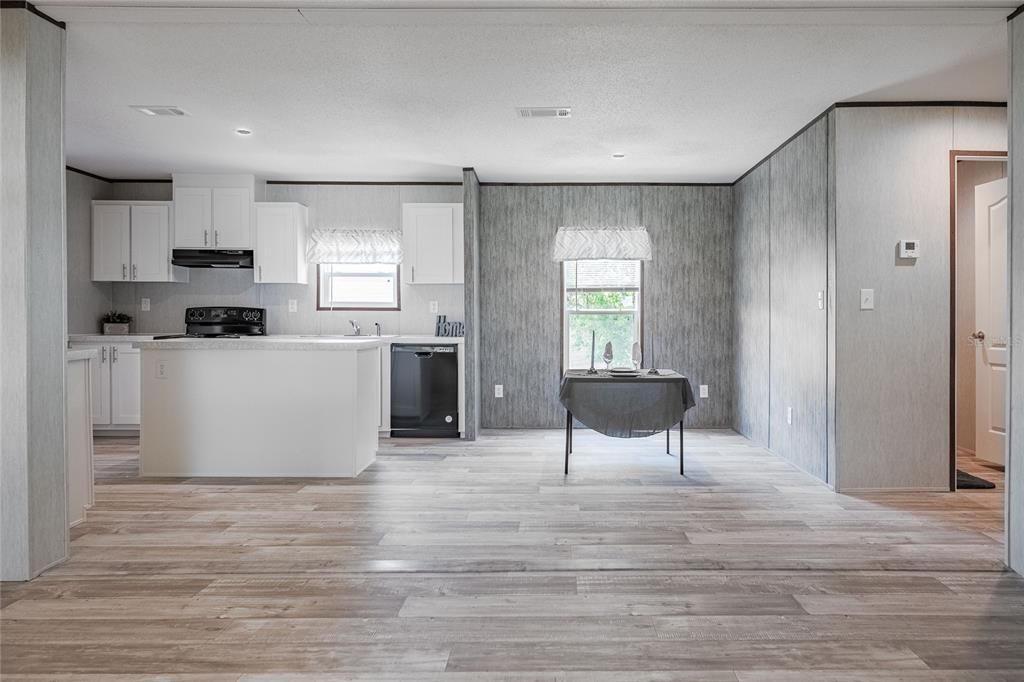 Active With Contract: $259,900 (3 beds, 2 baths, 1456 Square Feet)