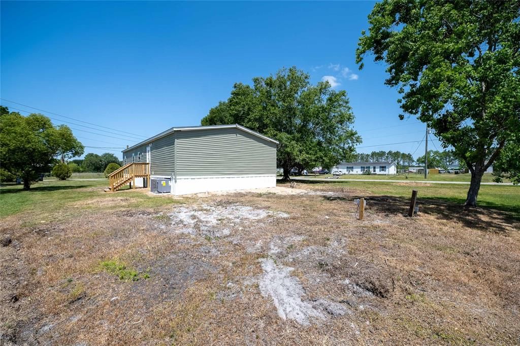 Active With Contract: $259,900 (3 beds, 2 baths, 1456 Square Feet)