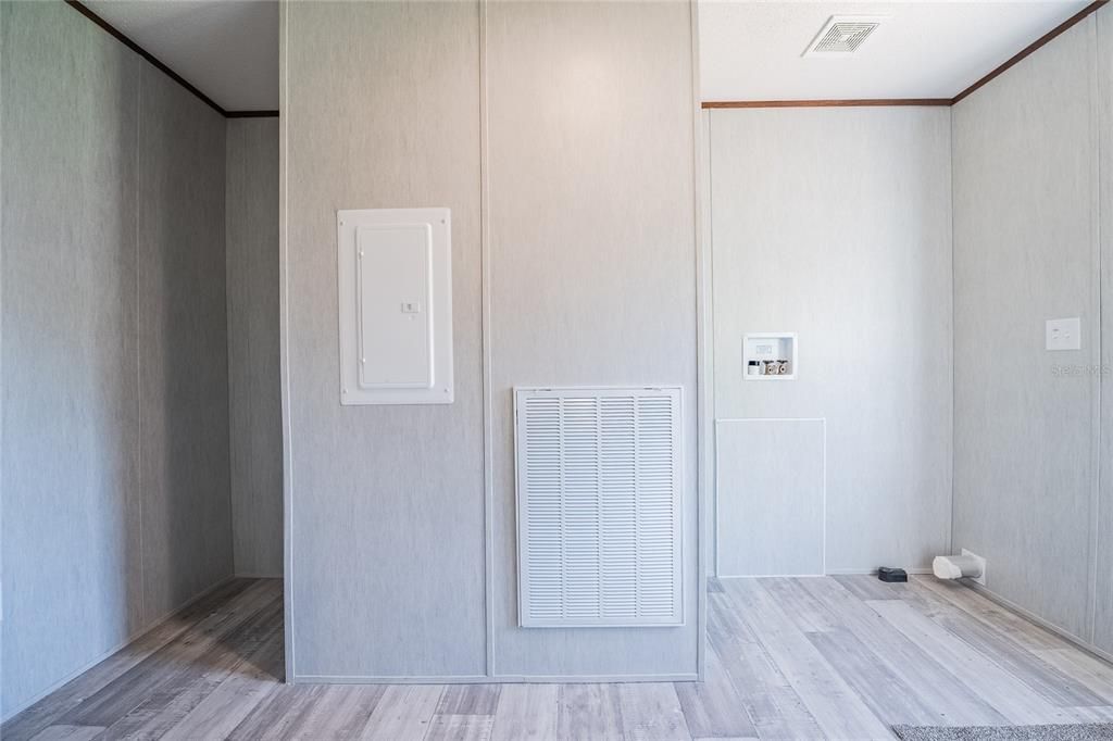 Active With Contract: $259,900 (3 beds, 2 baths, 1456 Square Feet)