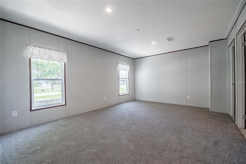 Active With Contract: $259,900 (3 beds, 2 baths, 1456 Square Feet)