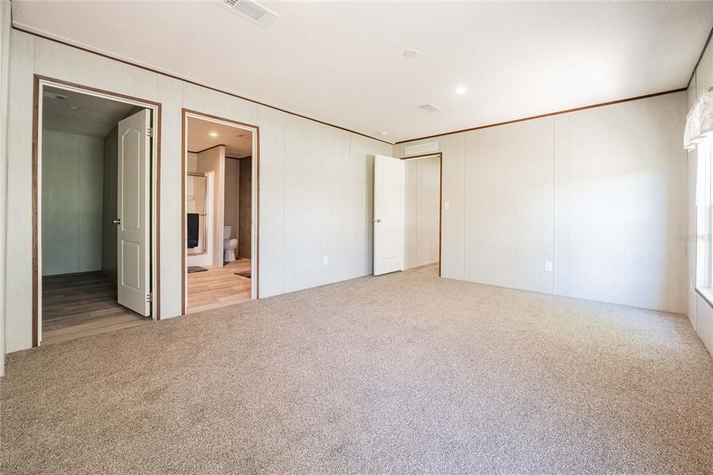 Active With Contract: $259,900 (3 beds, 2 baths, 1456 Square Feet)