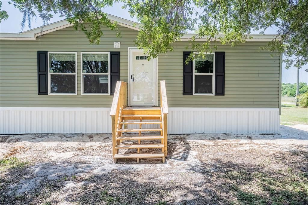 Active With Contract: $259,900 (3 beds, 2 baths, 1456 Square Feet)