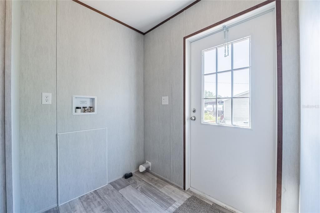 Active With Contract: $259,900 (3 beds, 2 baths, 1456 Square Feet)