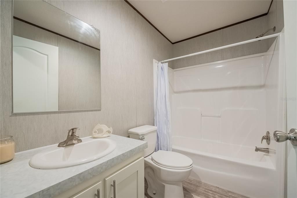 Active With Contract: $259,900 (3 beds, 2 baths, 1456 Square Feet)