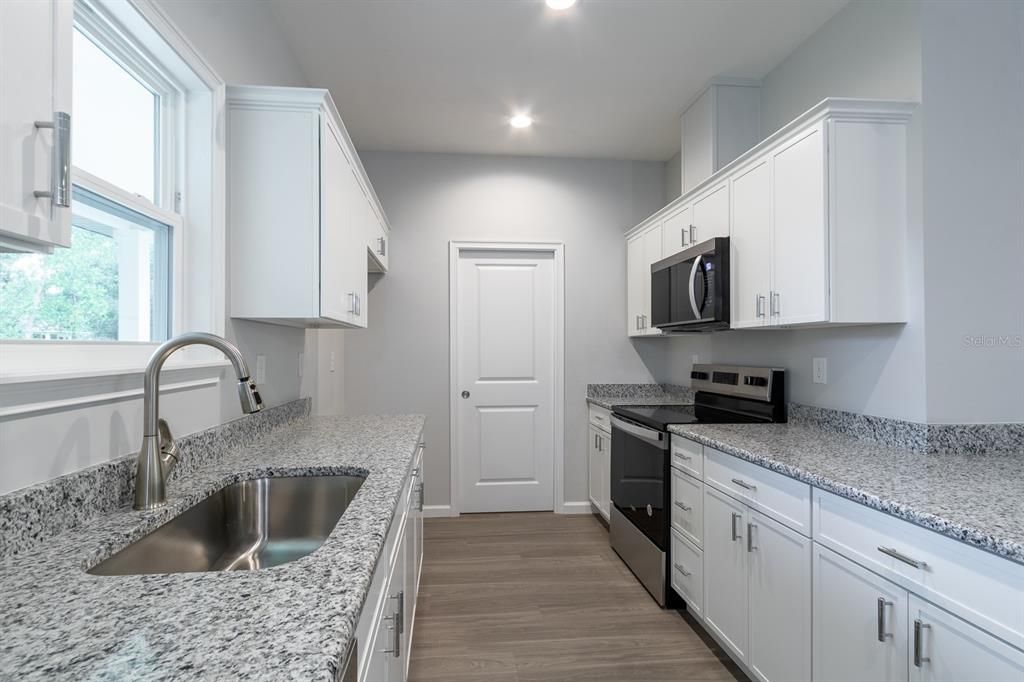 待售: $260,000 (3 贝兹, 2 浴室, 1189 平方英尺)