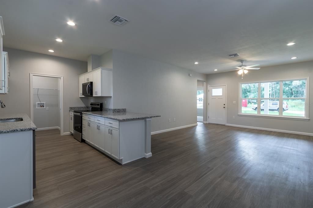 待售: $260,000 (3 贝兹, 2 浴室, 1189 平方英尺)