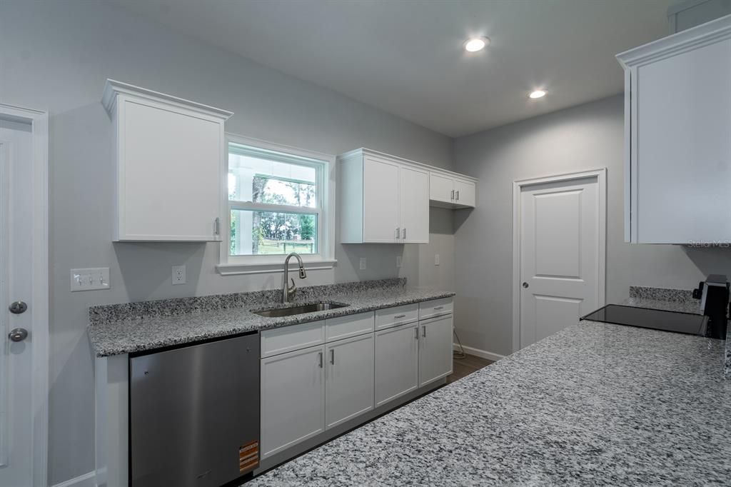 待售: $260,000 (3 贝兹, 2 浴室, 1189 平方英尺)