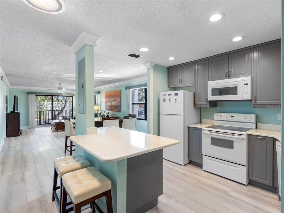 For Sale: $499,000 (2 beds, 2 baths, 1118 Square Feet)