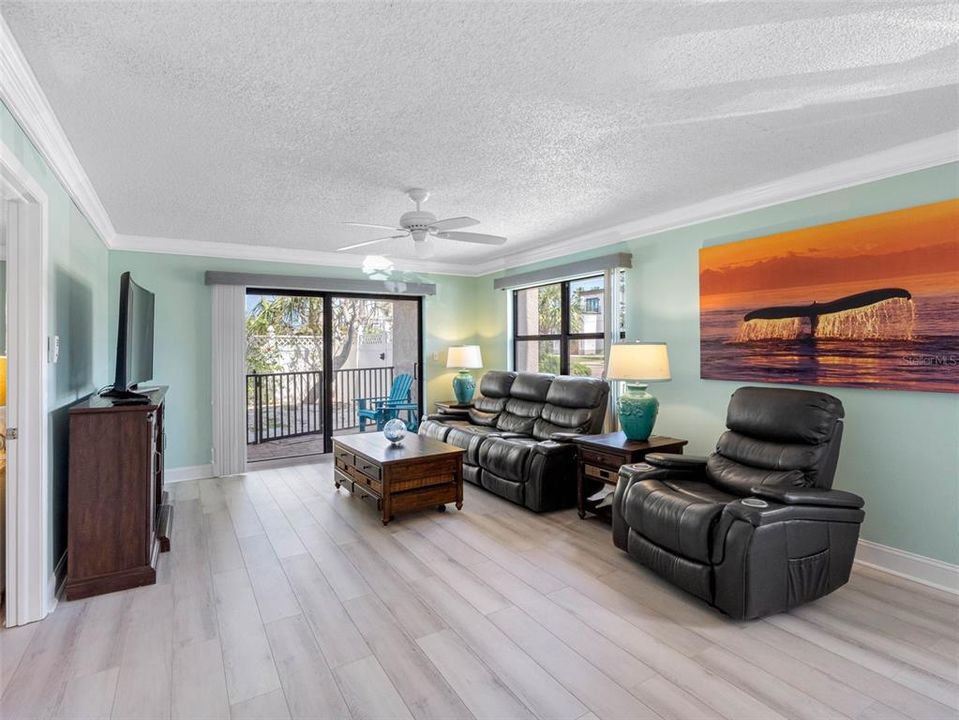 For Sale: $499,000 (2 beds, 2 baths, 1118 Square Feet)