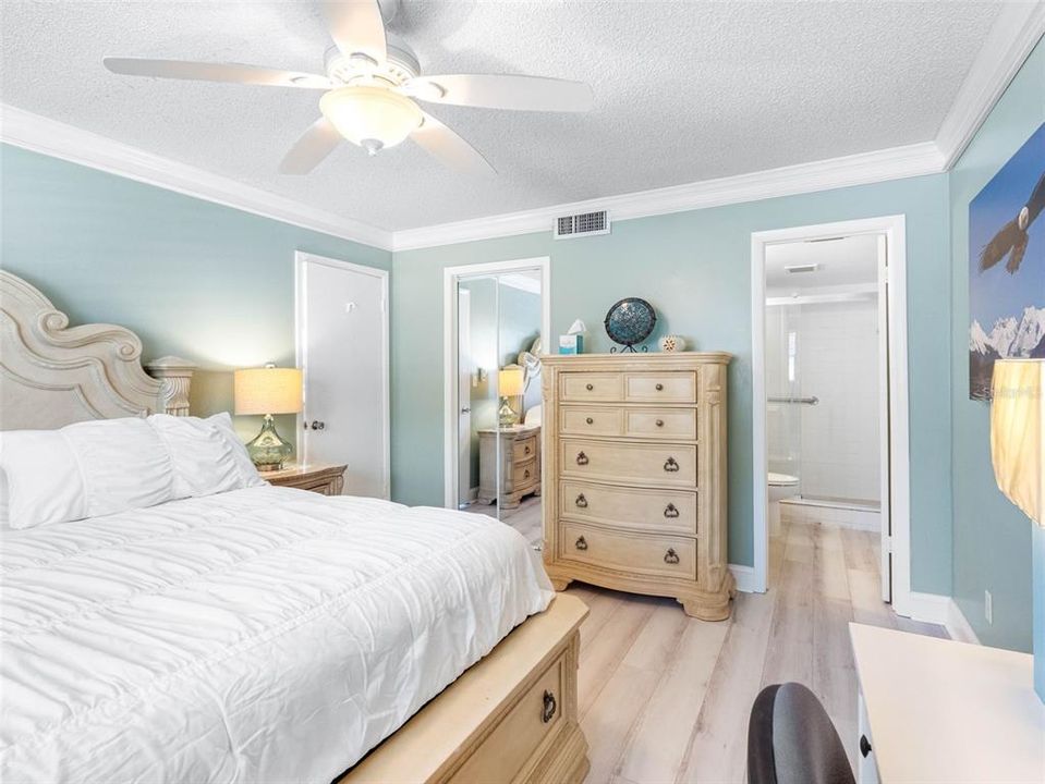 For Sale: $499,000 (2 beds, 2 baths, 1118 Square Feet)