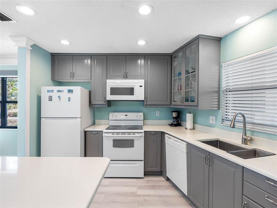 For Sale: $499,000 (2 beds, 2 baths, 1118 Square Feet)