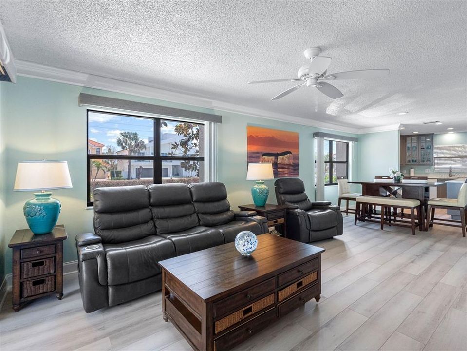 For Sale: $499,000 (2 beds, 2 baths, 1118 Square Feet)