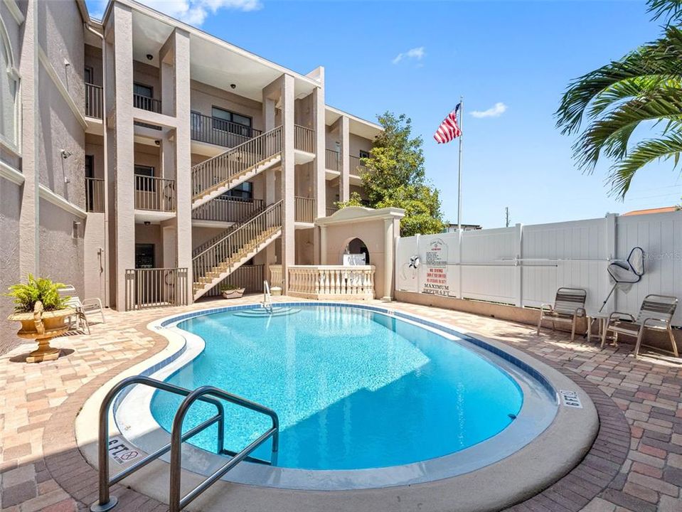 For Sale: $499,000 (2 beds, 2 baths, 1118 Square Feet)